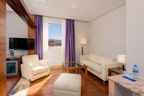 小型套房 | 羽绒被、迷你吧、客房内保险箱、办公桌