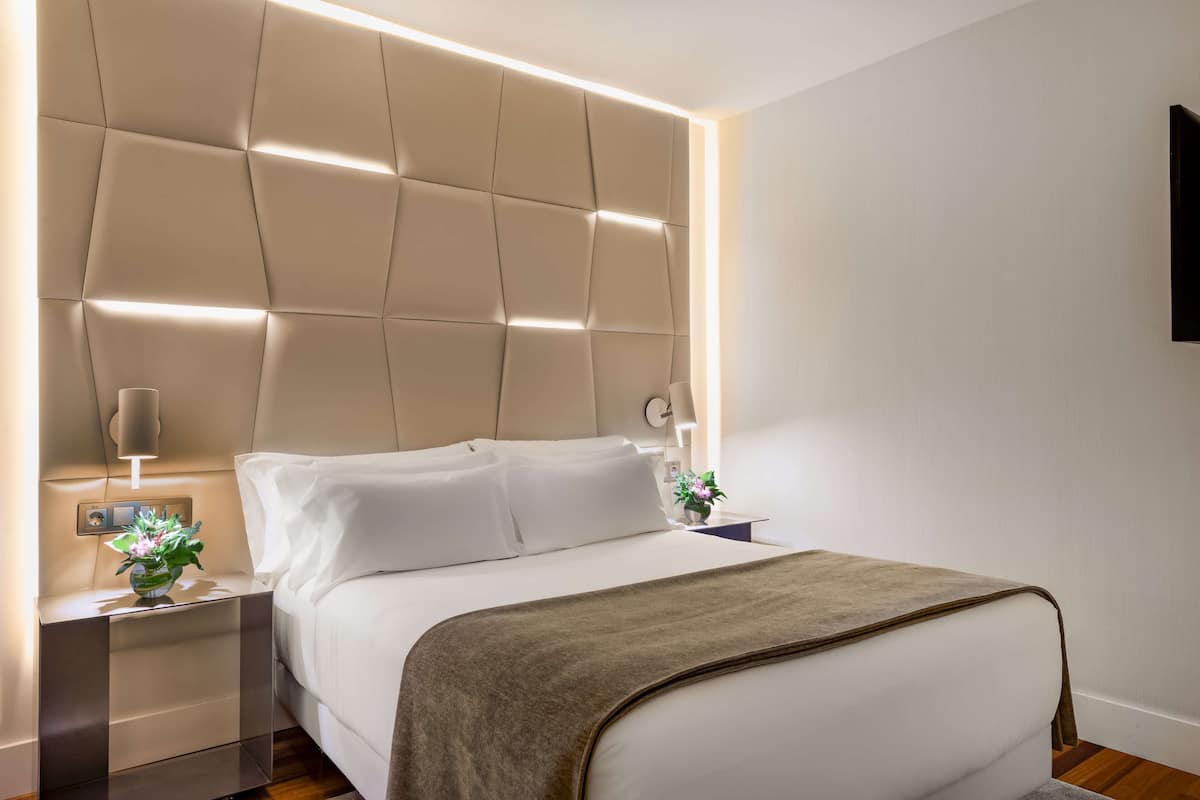 Minibar, in-room safe, desk, laptop workspace