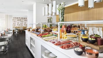 Frokostbuffé mot et tillegg på hverdagene