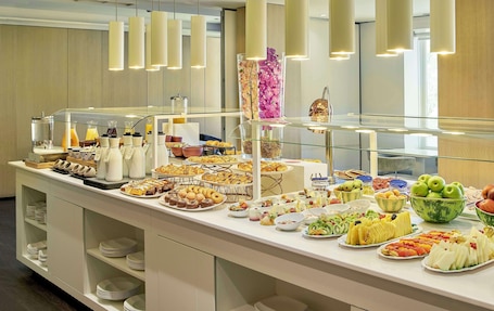 Lunch and dinner served . NH Collection Madrid Colón