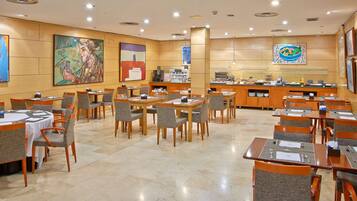 Se ofrece un desayuno bufé todos los días (por un coste adicional)