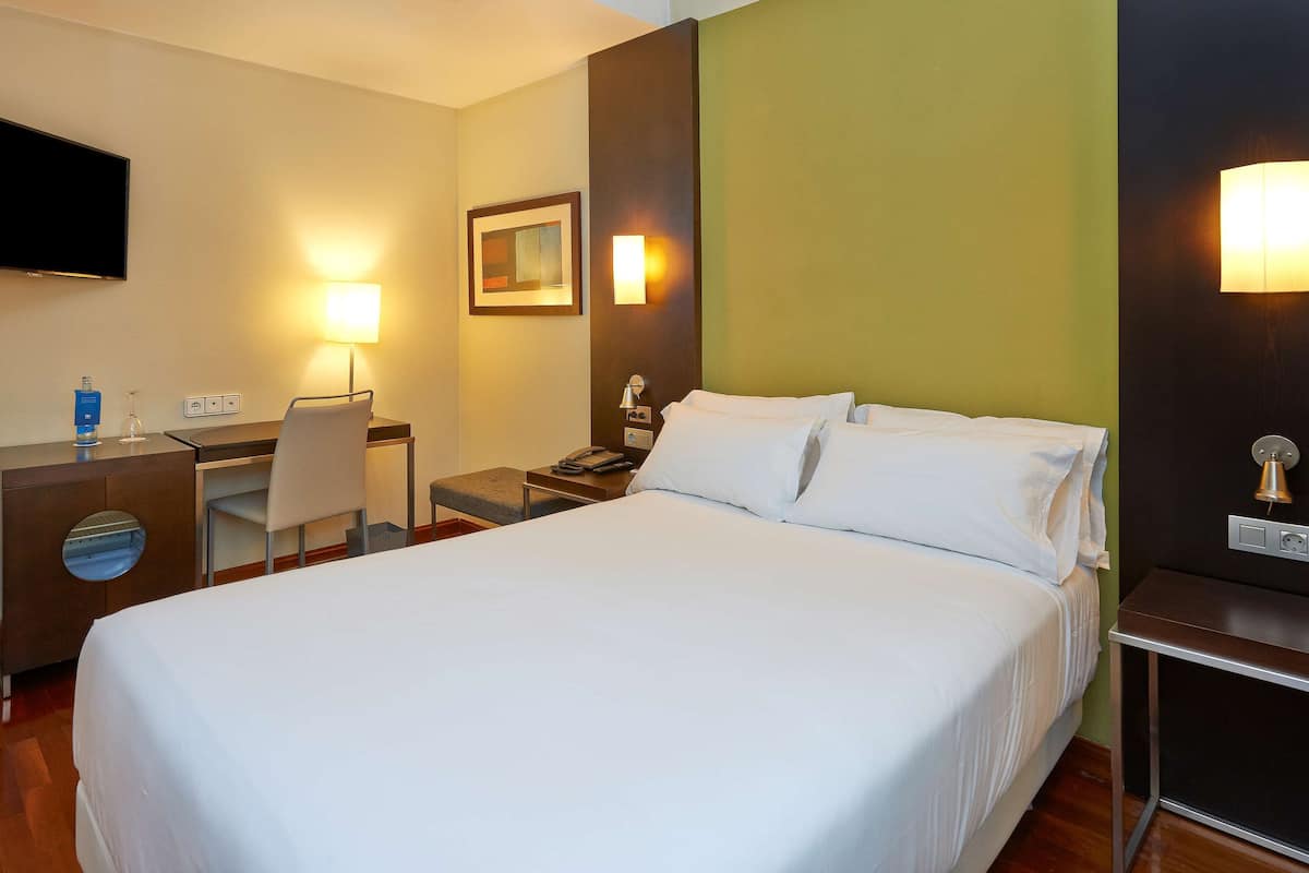 Couette en duvet d'oie, coffres-forts dans les chambres, bureau