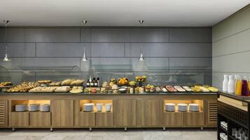 Tägliches Frühstücksbuffet gegen Gebühr