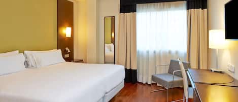 Down duvets, in-room safe, desk, blackout curtains