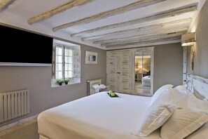 1 bedroom, minibar, in-room safe, desk