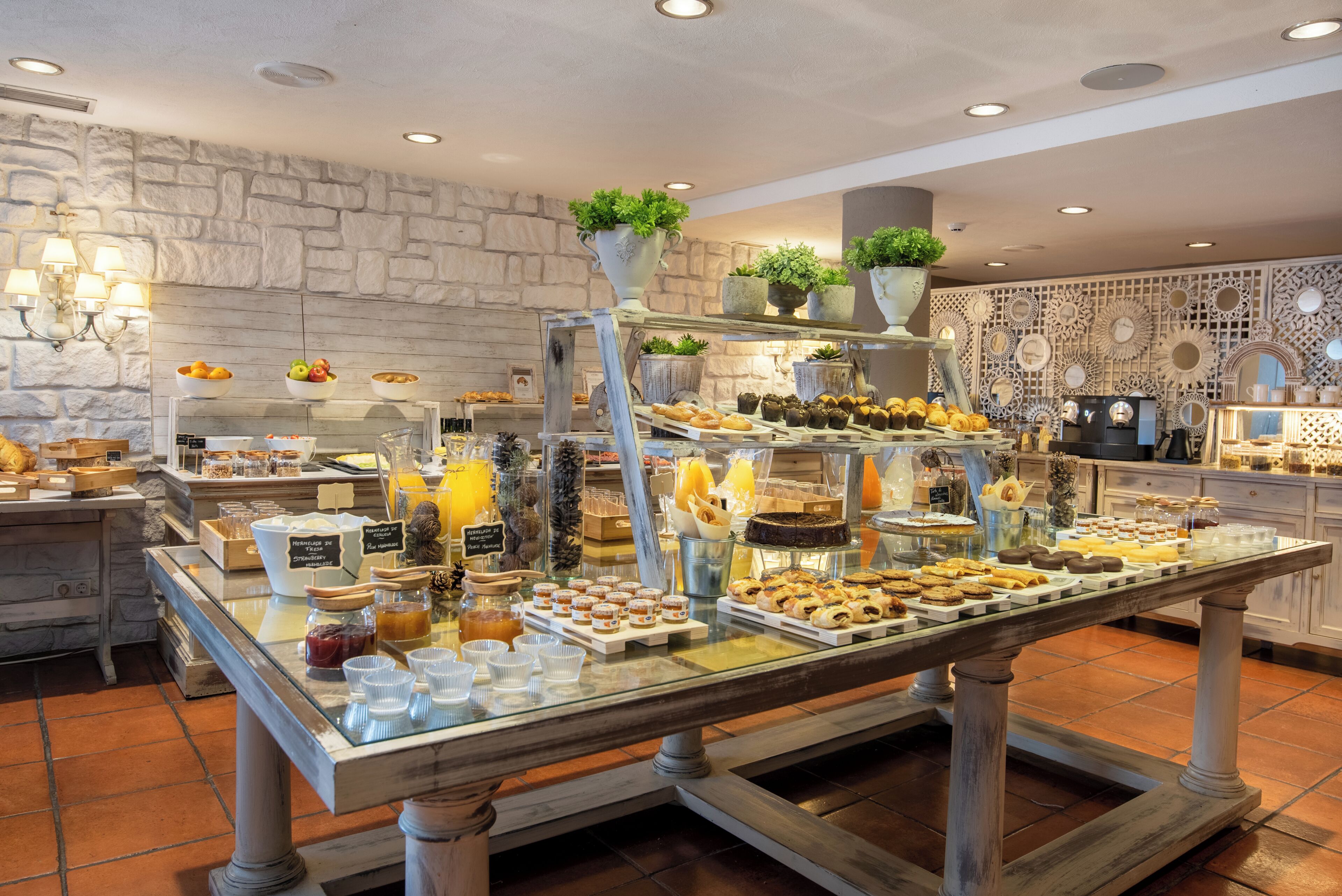 Petit déjeuner buffet servi tous les jours en supplément