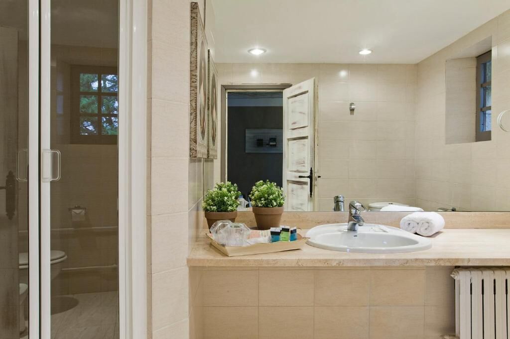 free toiletries, hair dryer, towels