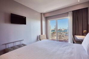 Minibar, in-room safe, individually decorated, desk - Hotel Silken Turcosa 3 Sup (Castelló de la Plana)
