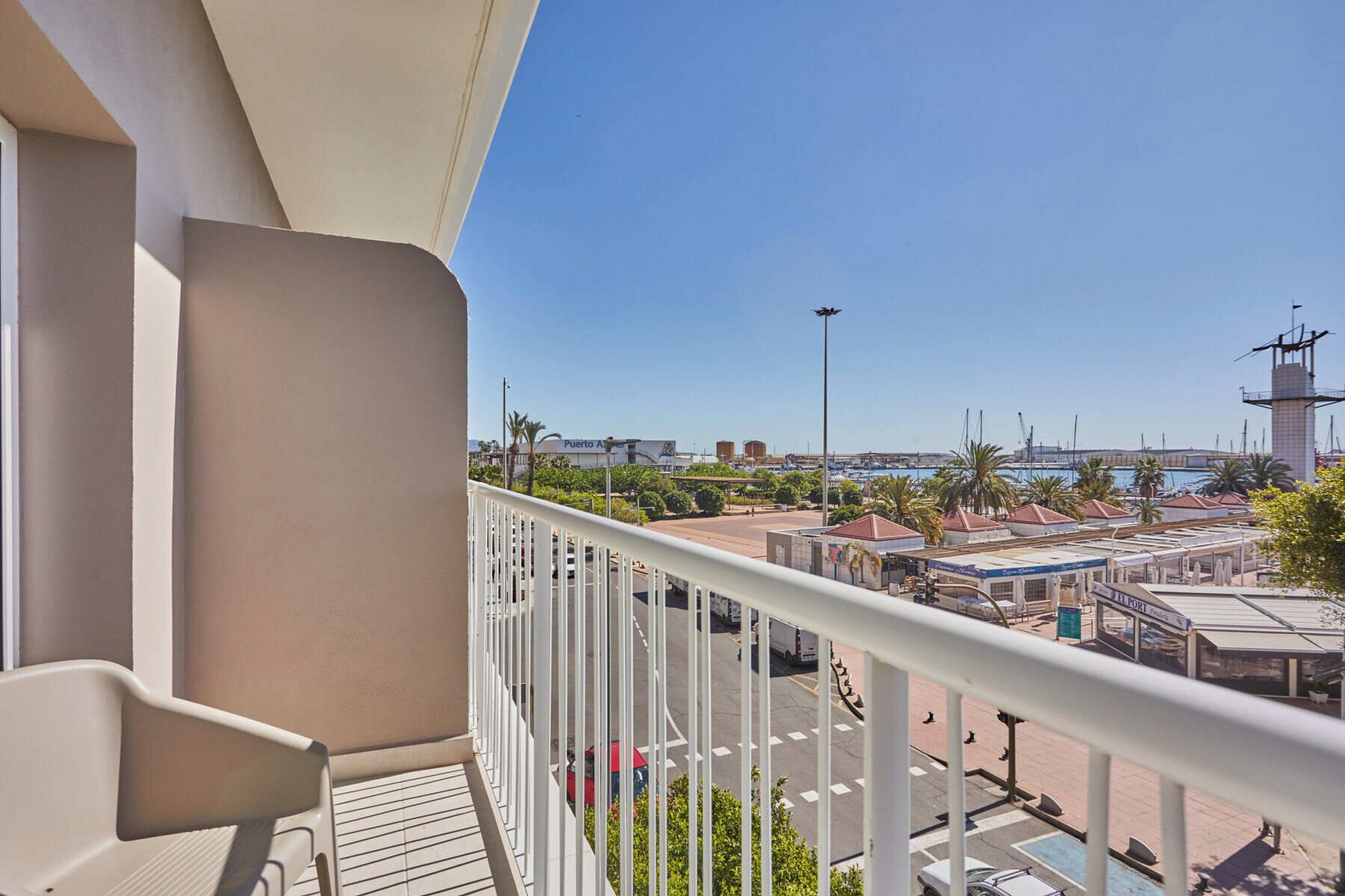 Habitación Estándar Deluxe | Minibar, safe på rommet, individuelt dekorert og skrivebord