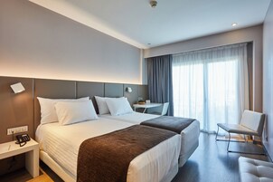 Habitación Estándar Deluxe | Frigobar, cofres nos quartos, individualmente decorados, escrivaninha