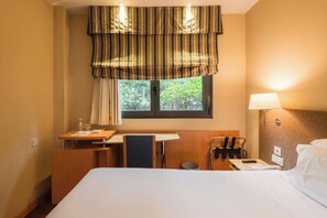 Standard Single Room | 1 bedroom, minibar, in-room safe, desk