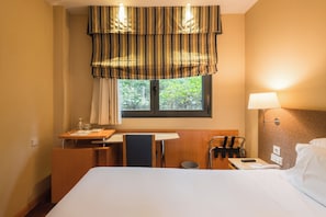 Standard Single Room | 1 bedroom, minibar, in-room safe, desk