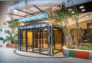 Vista frontal de la propiedad