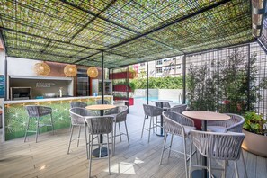 Swim-up bar - Occidental Sevilla Viapol (Seville)