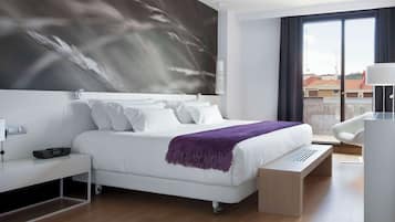 Minibar, caixa forta a l'habitació, escriptori i cortines opaques