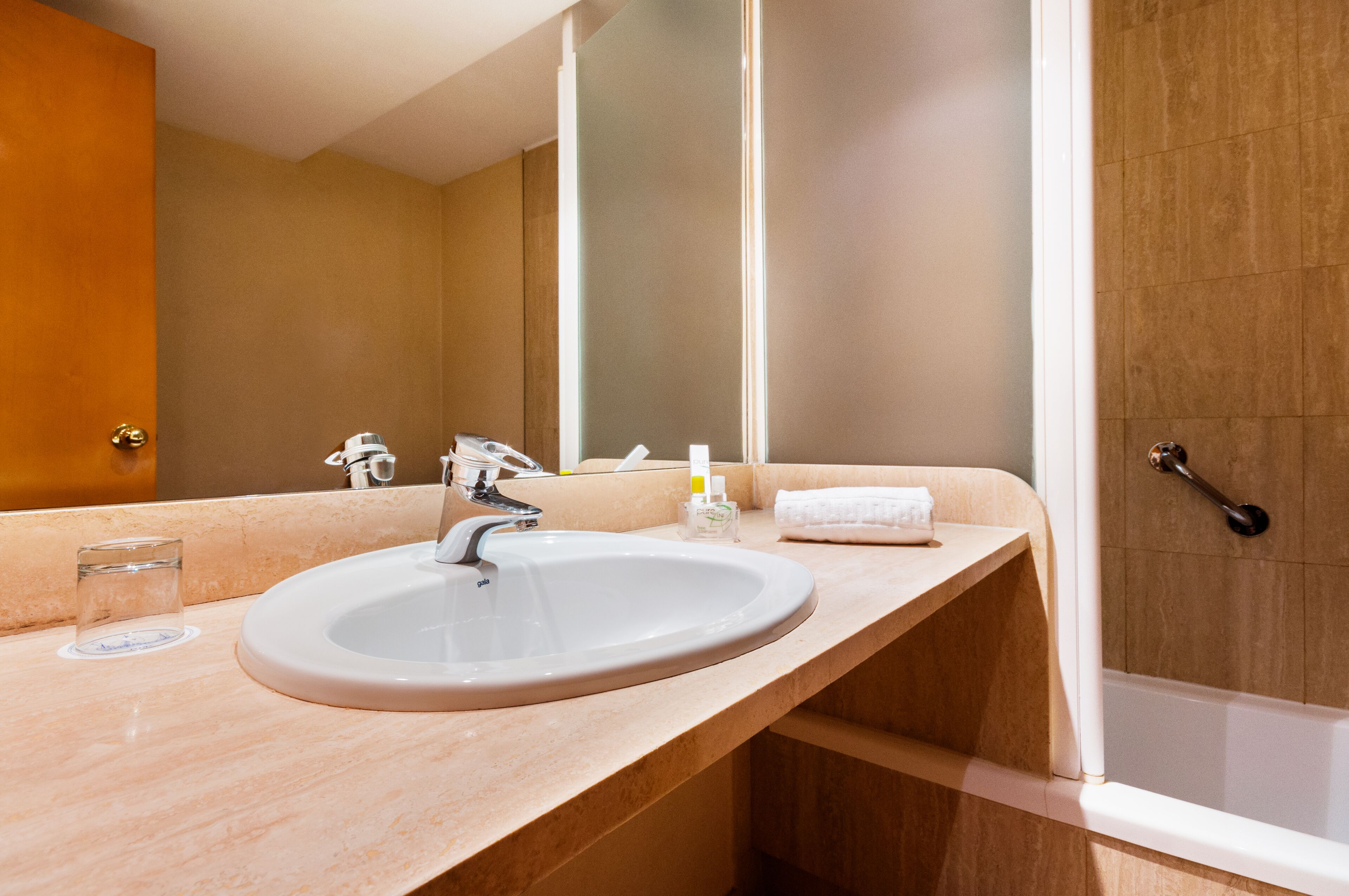 Photo - Hotel Villacarlos