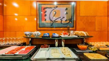 Dagelijks ontbijtbuffet (EUR 9.95 per persoon)