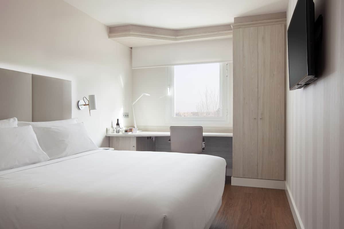 Standardzimmer | Schreibtisch, schallisolierte Zimmer, Bettwäsche