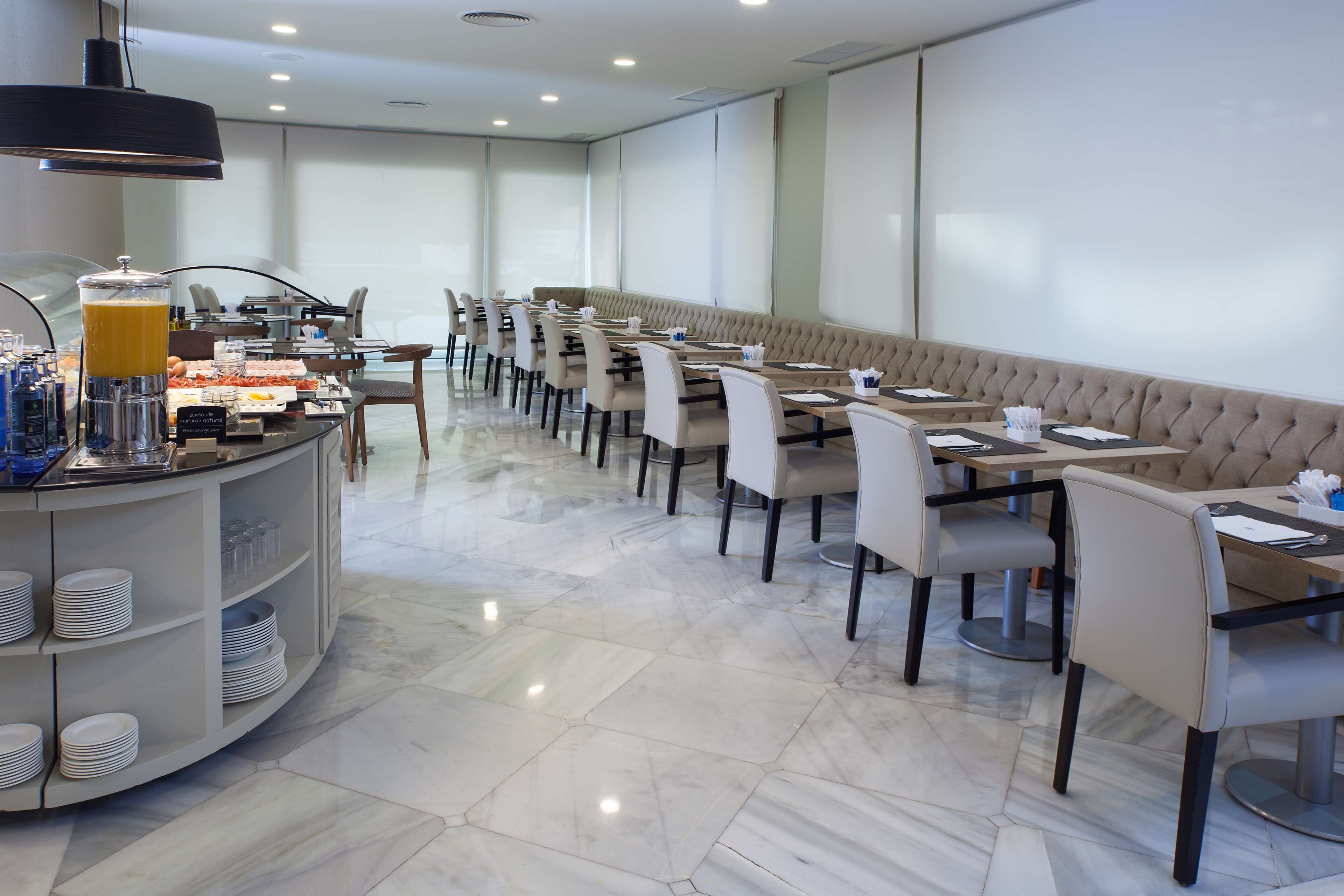 Petit déjeuner buffet servi tous les jours en supplément