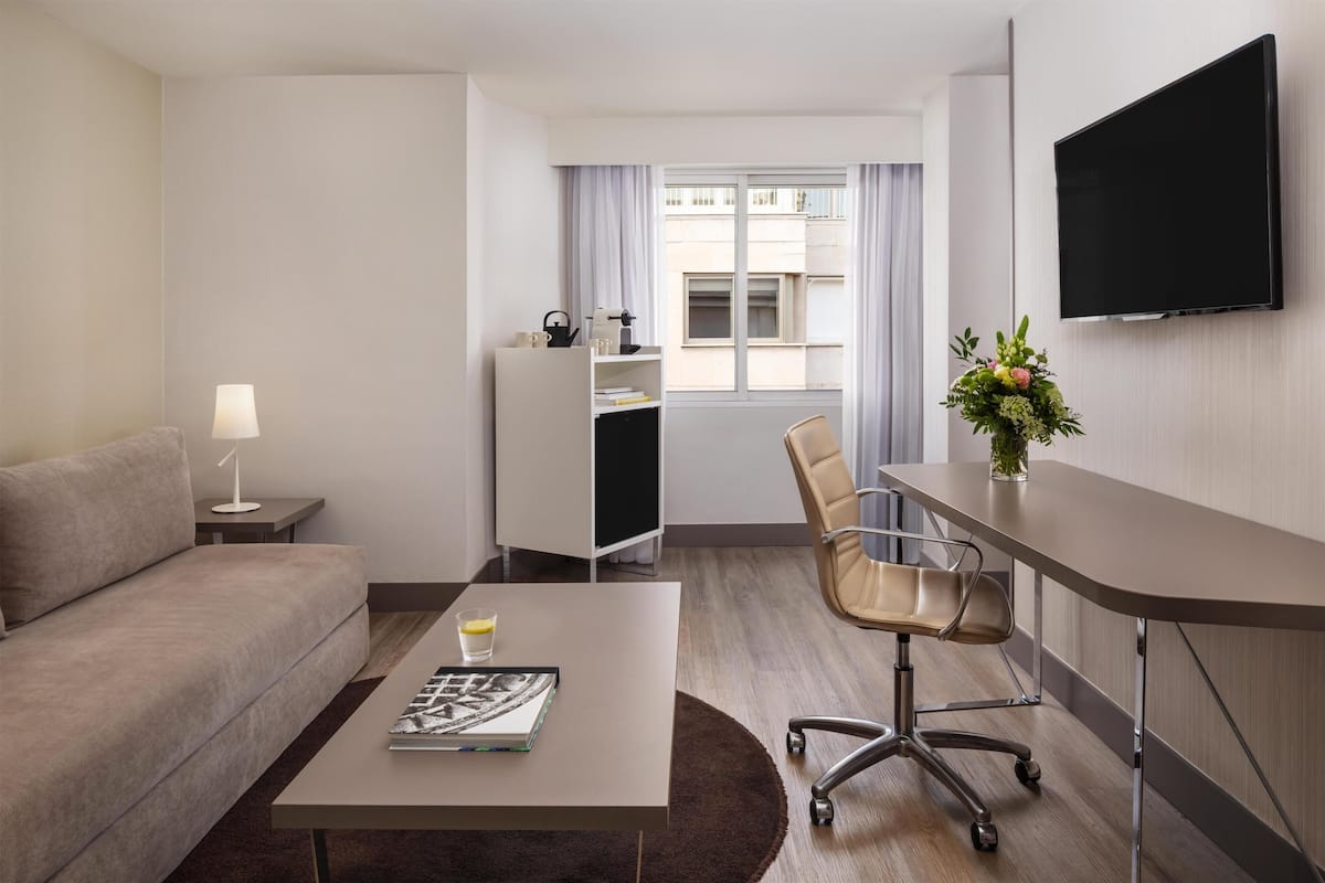 Premium bedding, minibar, in-room safe, desk