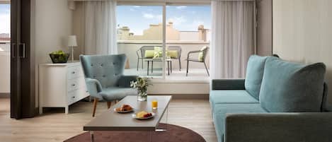 Premium bedding, minibar, in-room safe, desk