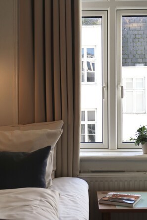 Habitación individual de diseño | Ropa de cama hipoalergénica, caja fuerte, sistema de insonorización