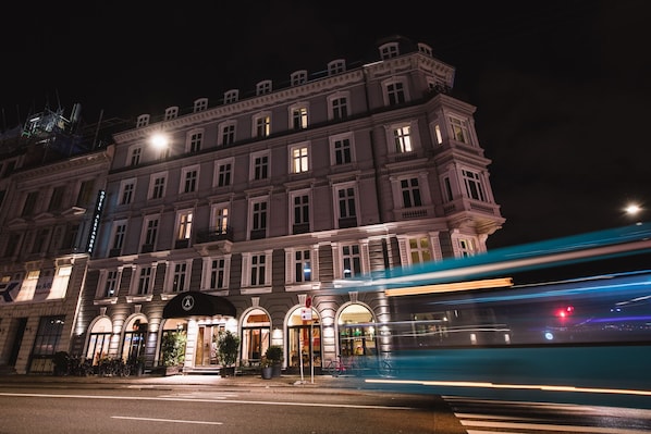 Façade de l’hébergement  – soirée/nuit