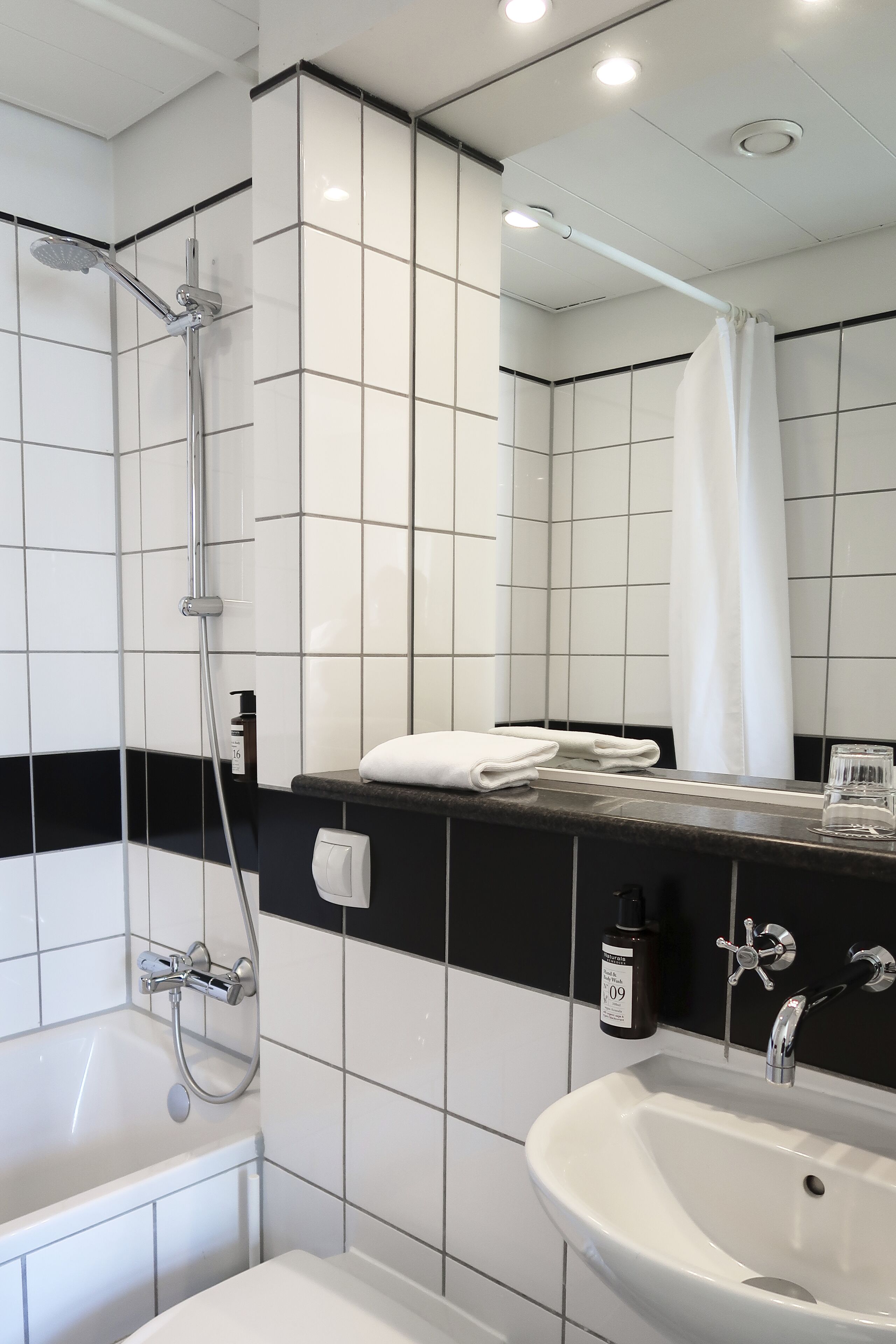 design single room | bathroom | designer toiletries, hair dryer, towels, soap