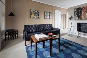 Collector's Suite | Hypo-allergenic bedding, in-room safe, soundproofing, iron/ironing board