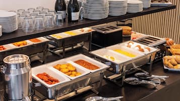 Free daily buffet breakfast