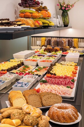 Free daily buffet breakfast