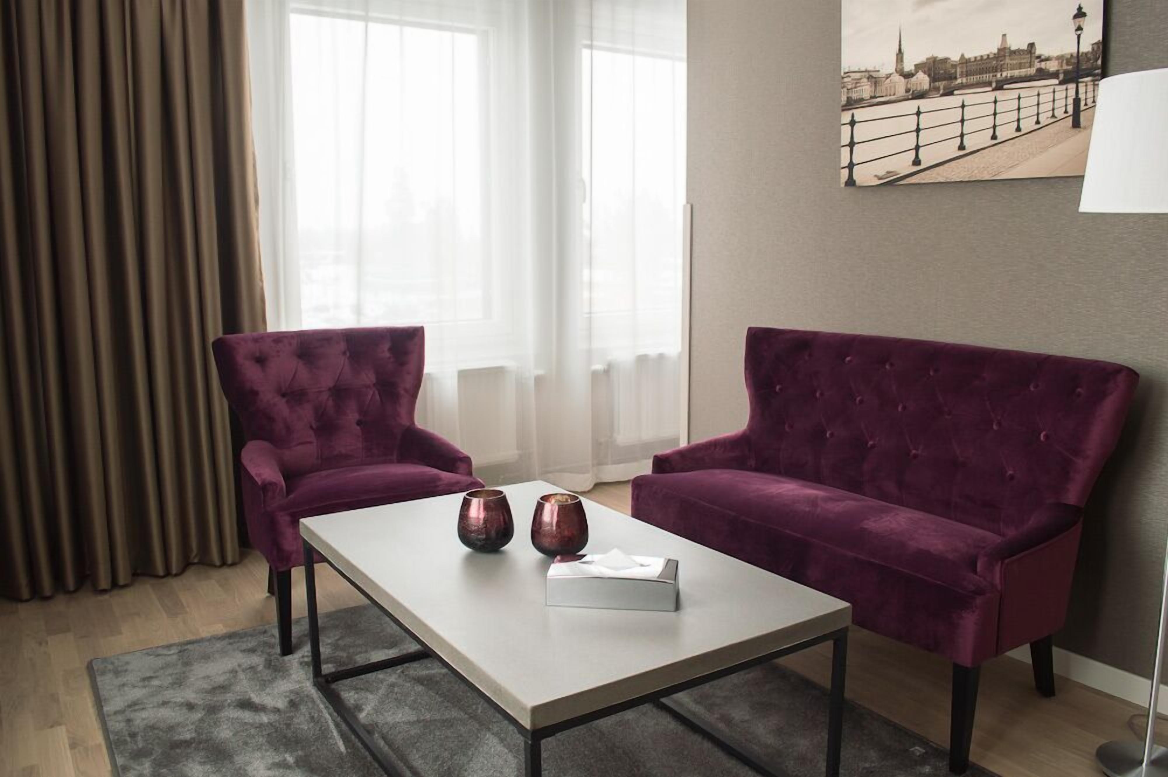 40-inch flat-screen tv with premium tv channels, tv