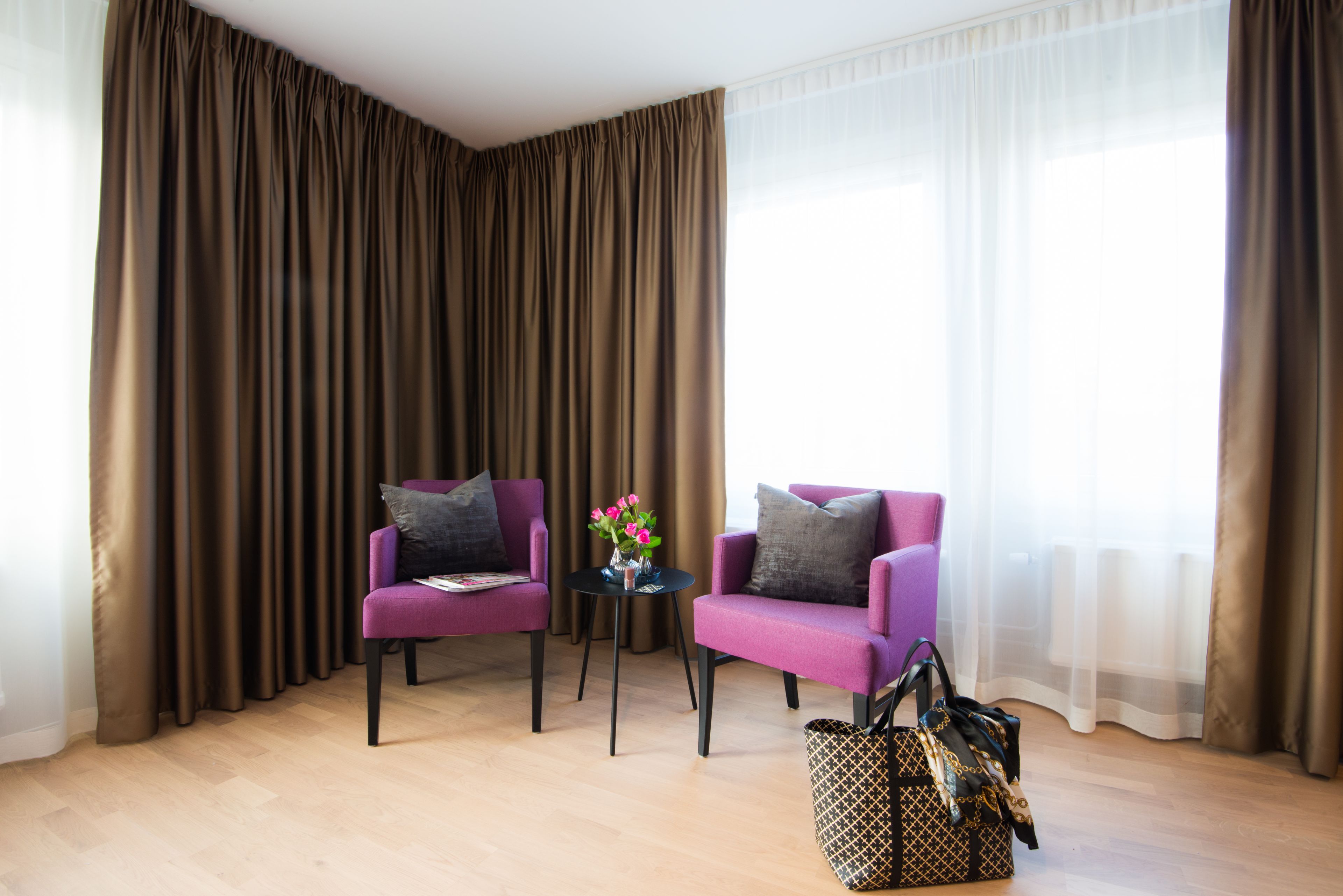 40-inch flat-screen tv with premium tv channels, tv