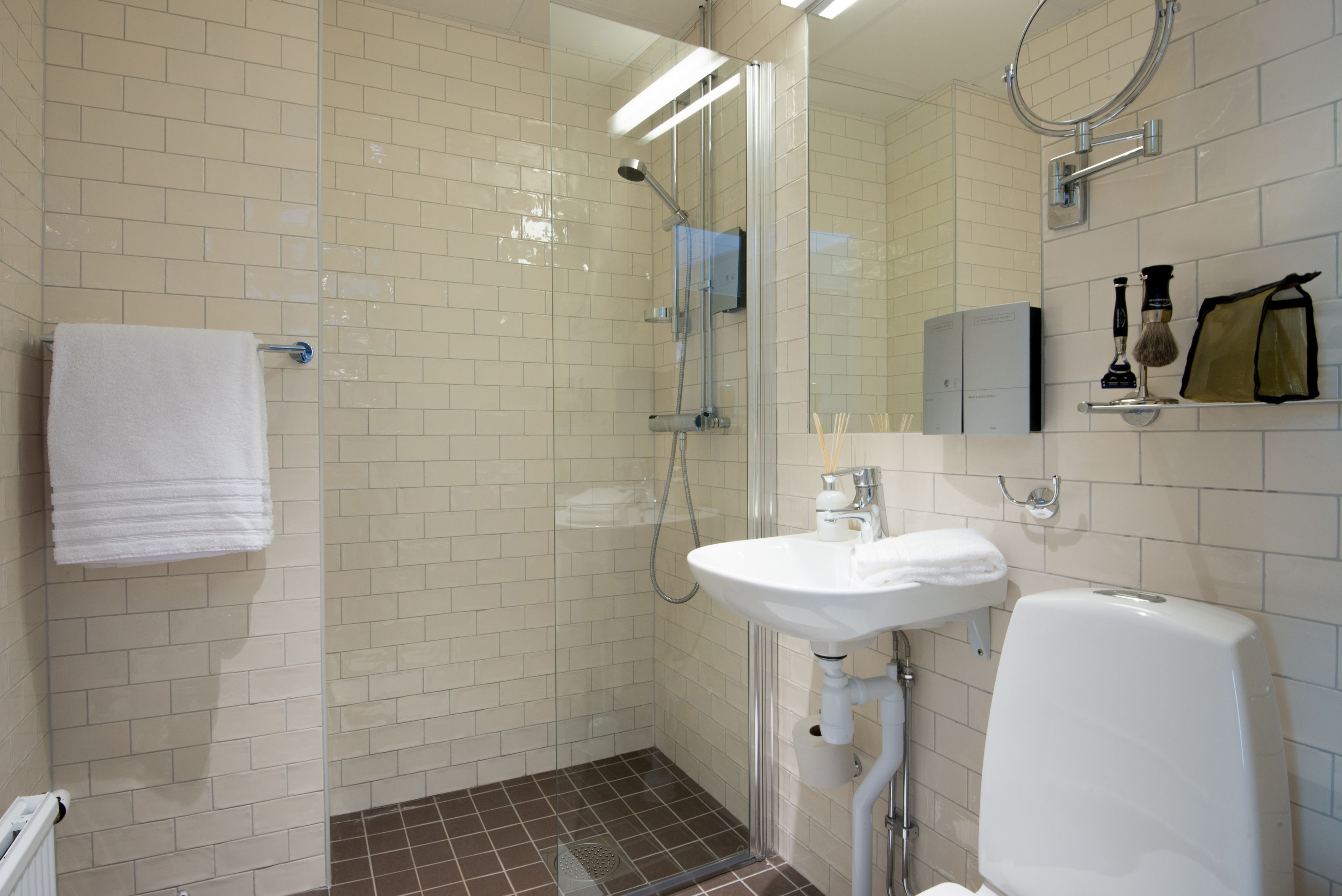 shower, free toiletries, hair dryer, towels