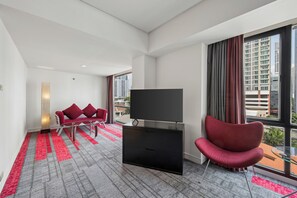 BelAire Suite Two Queen Bed | Living area | 32-inch LED TV with cable channels - BelAire Bangkok Sukhumvit (Bangkok)