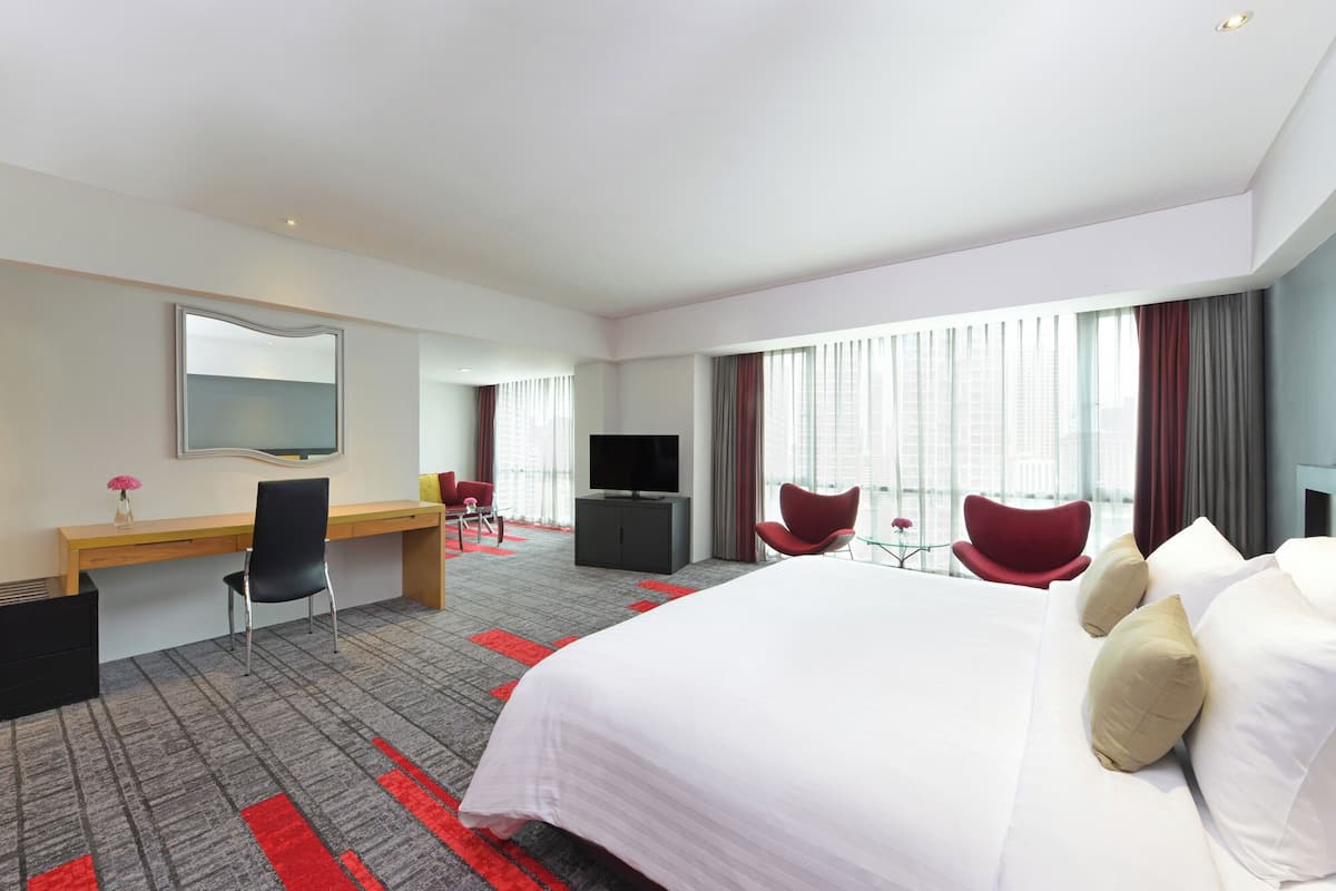 BelAire Suite King Bed | In-room safe, blackout curtains, soundproofing, iron/ironing board