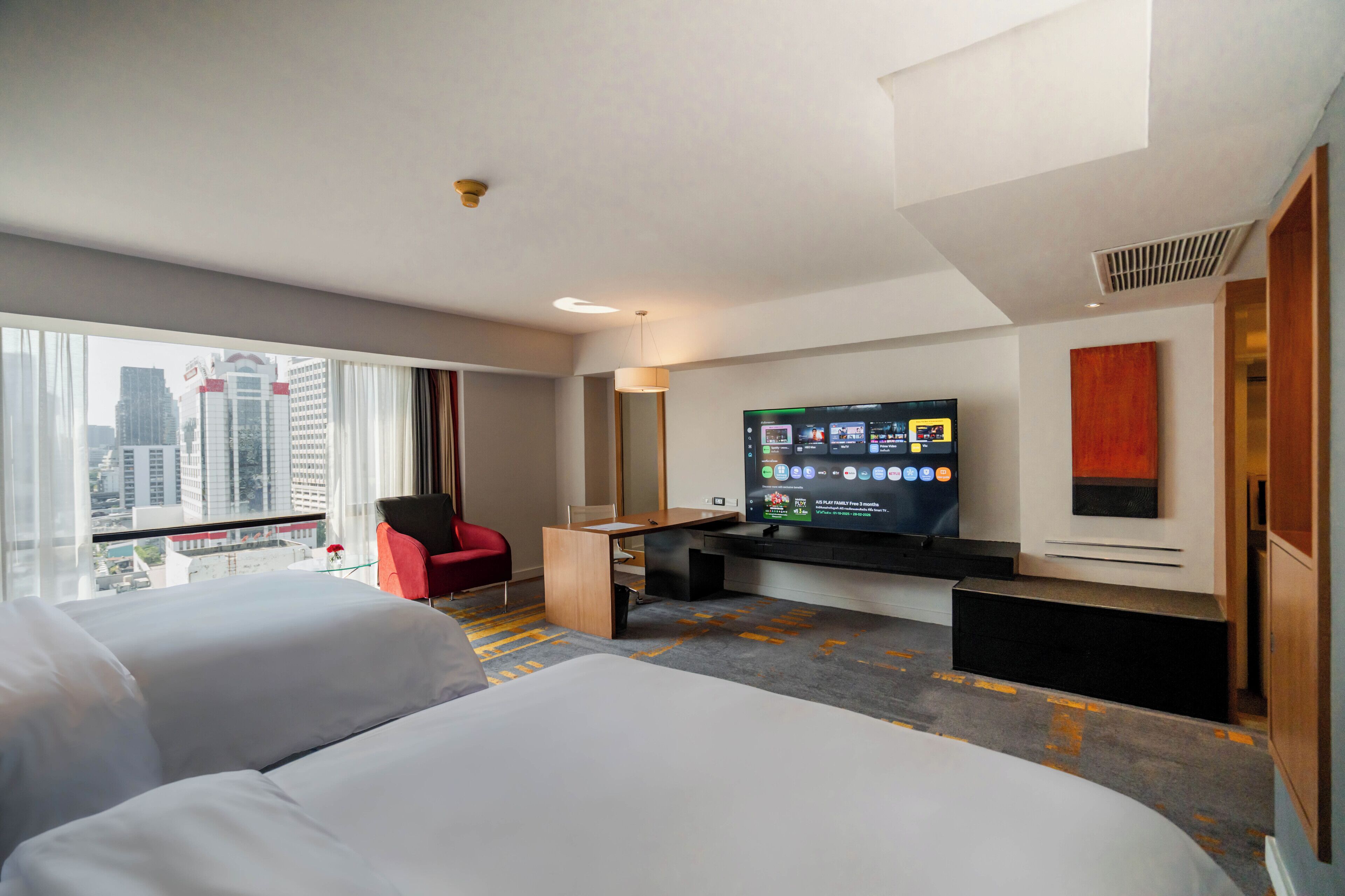 Värdeförvaringsskåp på rummet, mörkläggningsgardiner och ljudisolering