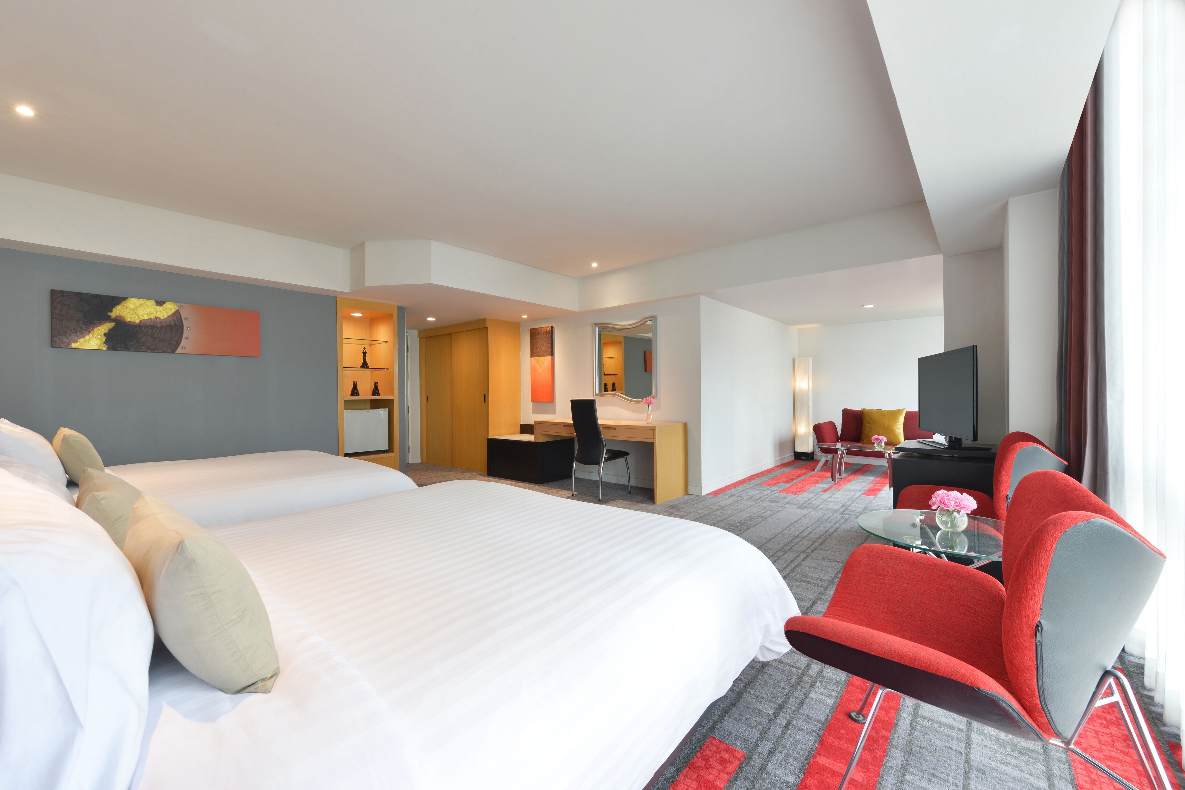 Caja fuerte, cortinas opacas, sistema de insonorización