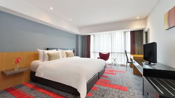 Safe på rommet, blendingsgardiner, lydisolert og strykejern/-brett