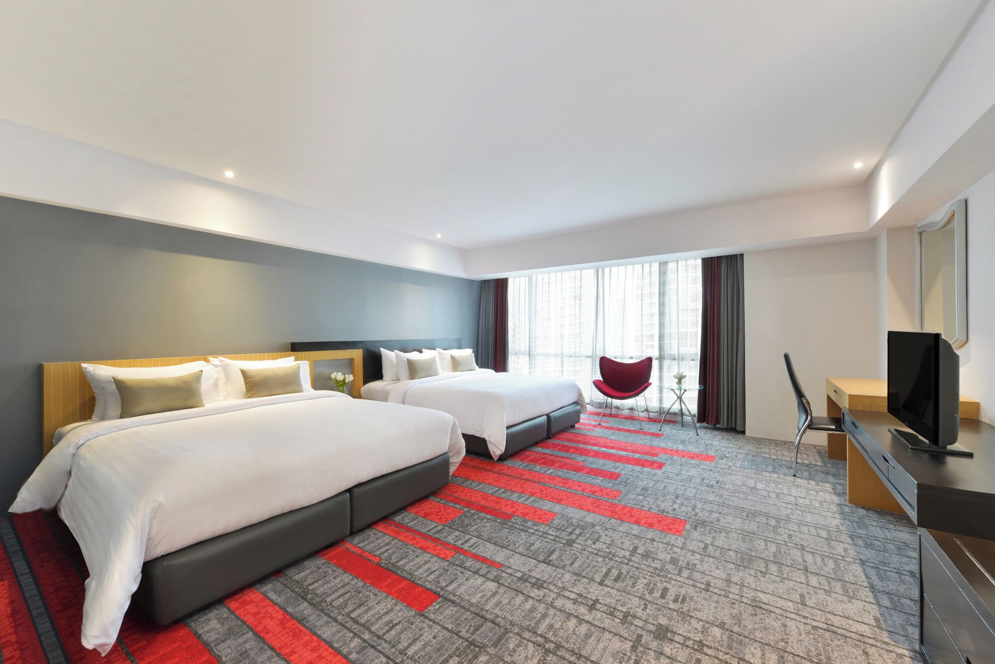 Caja fuerte, cortinas opacas, sistema de insonorización