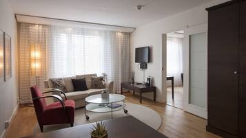 Suite | Blackout drapes, rollaway beds, WiFi