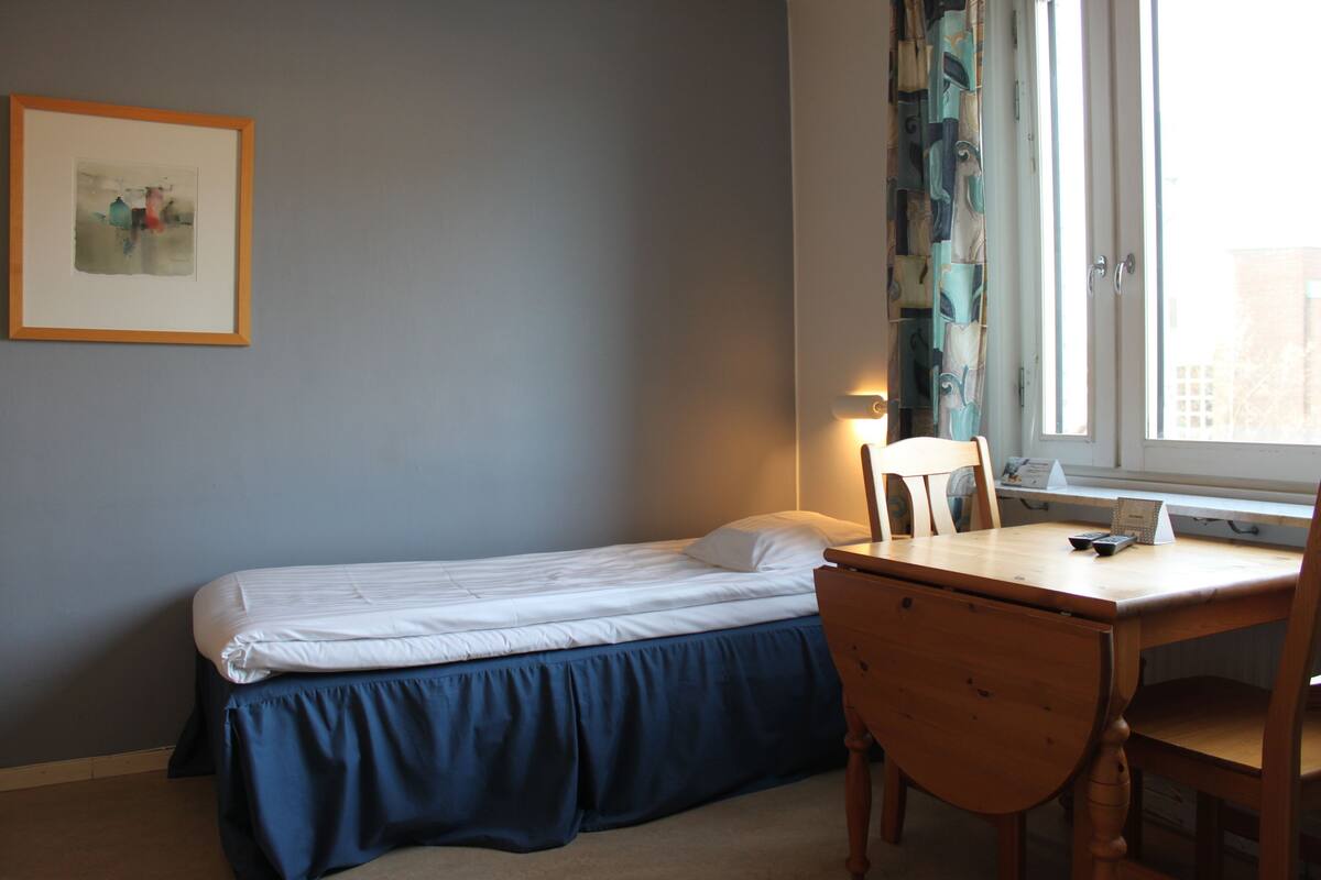 Comfort Single Room | Blackout drapes, rollaway beds, WiFi