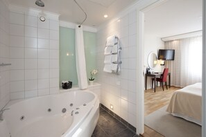 ستائر تعتيم وأسرّة قابلة للطي وواي فاي