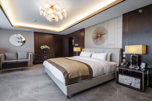 Deluxe Room | Premium bedding, minibar, in-room safe, desk - Beijing Continental Grand Hotel (Beijing)