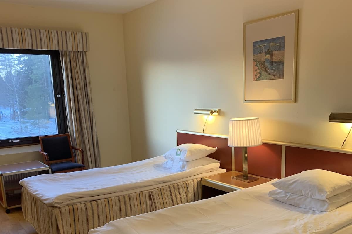 Chambre Standard avec lits jumeaux (Large) | Bureau, lits pliants/supplémentaires, Wi-Fi gratuit, draps fournis