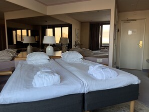 مكتب وأسرّة قابلة للطي وواي فاي مجانًا وملاءات أسرّة