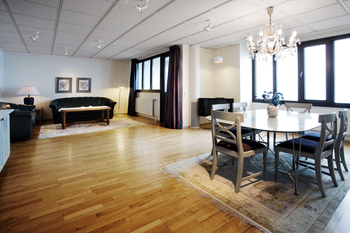 Suite Familiale | Bureau, lits pliants/supplémentaires, Wi-Fi gratuit, draps fournis