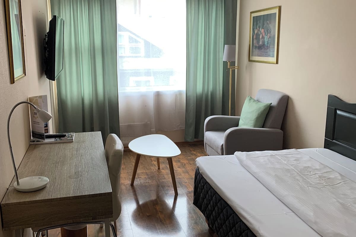 single room, city view | 1 bedroom, desk, free wifi, bed sheets