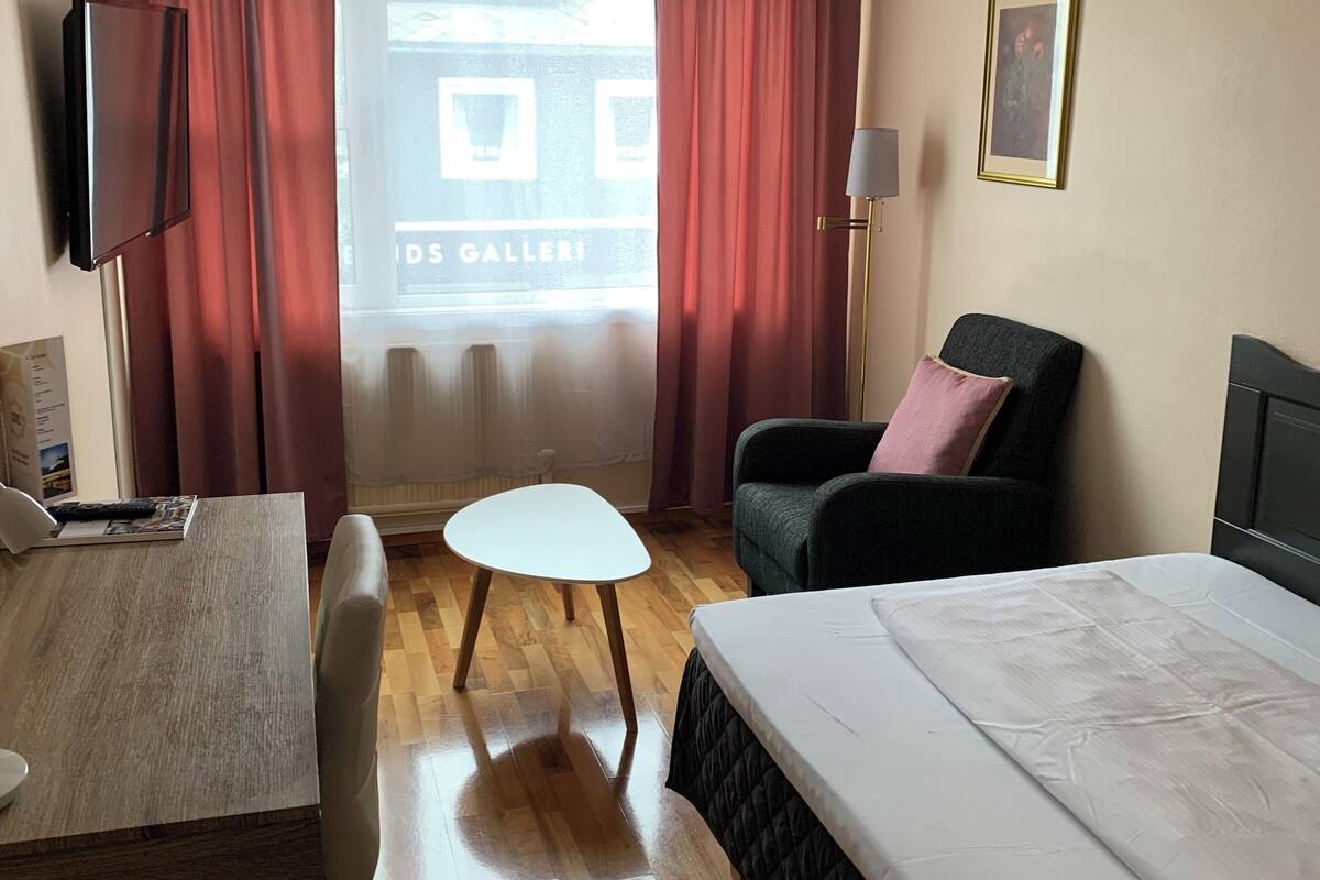 single room, city view | 1 bedroom, desk, free wifi, bed sheets