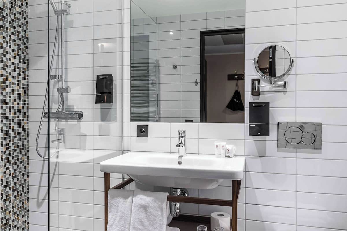 shower, hair dryer, heated floors, towels